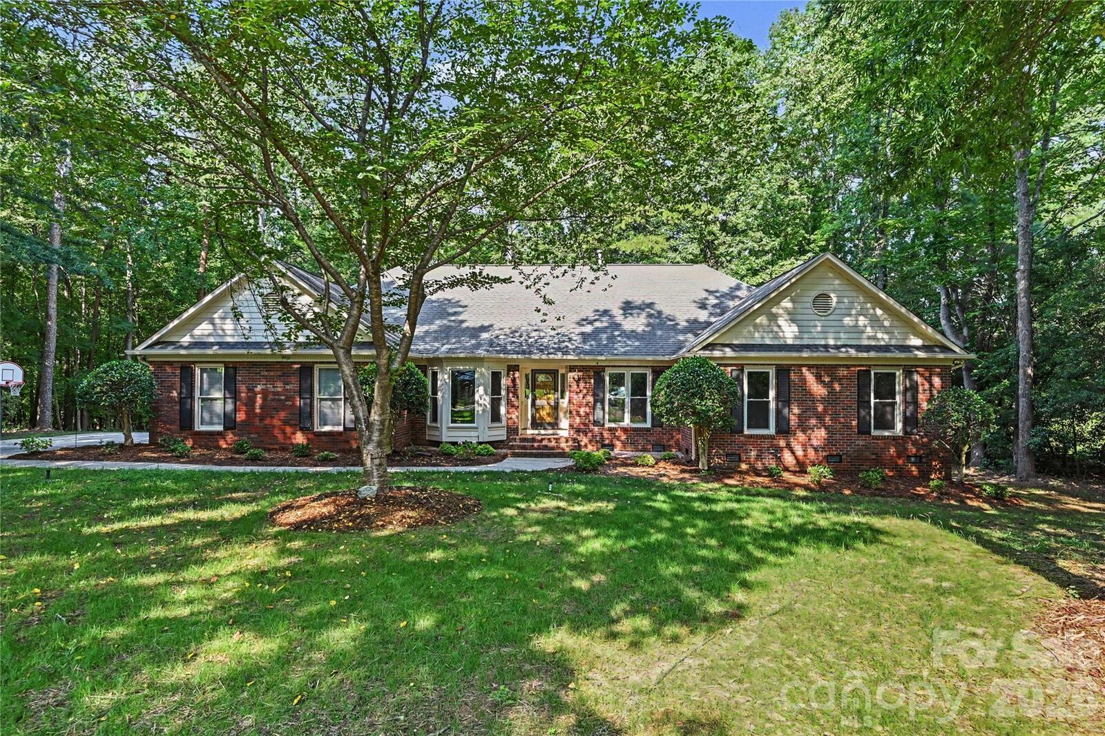 Property Photo: 14905 Wyndham Oaks Drive NC 28277