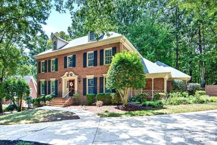 Property Photo:  2424 Hartmill Court  NC 28226 