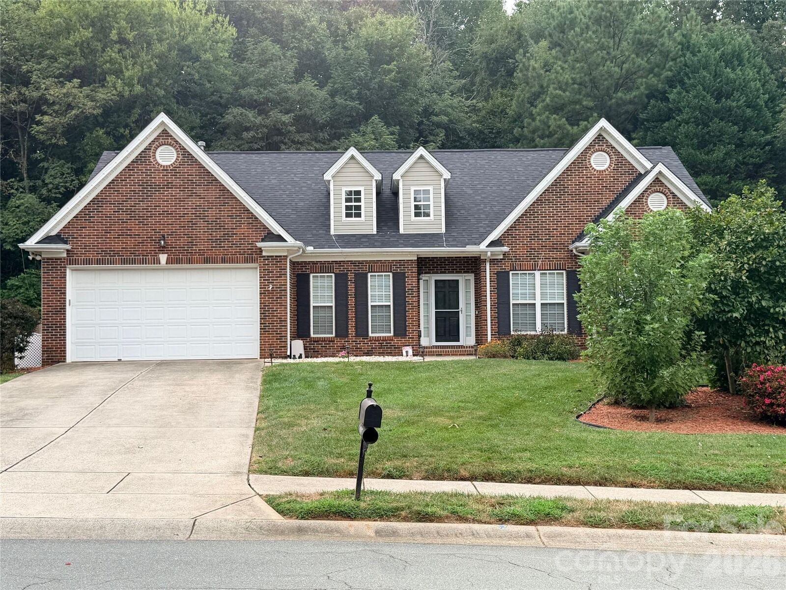 Property Photo: 12015 Hampton Place Drive NC 28269