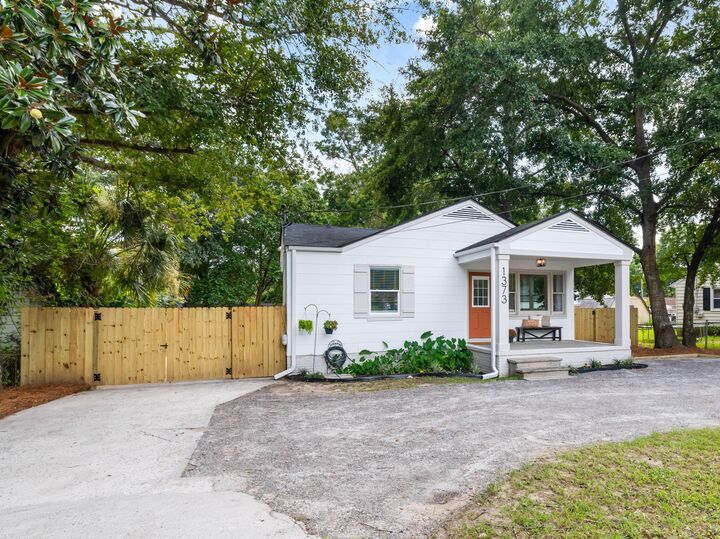 Property Photo: 1373 Sumner Avenue SC 29406