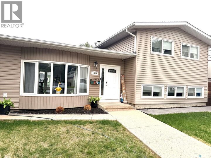 Property Photo:  1409 2nd Street S  SK S4A 0M5 