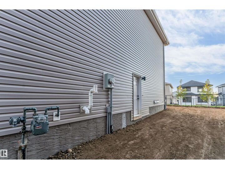 Property Photo:  908 17 Av NW  AB T6T 2X8 