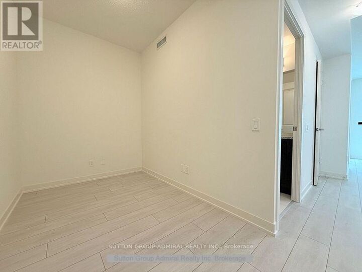 Property Photo:  4955 Yonge Street 1703  ON M2N 5N6 