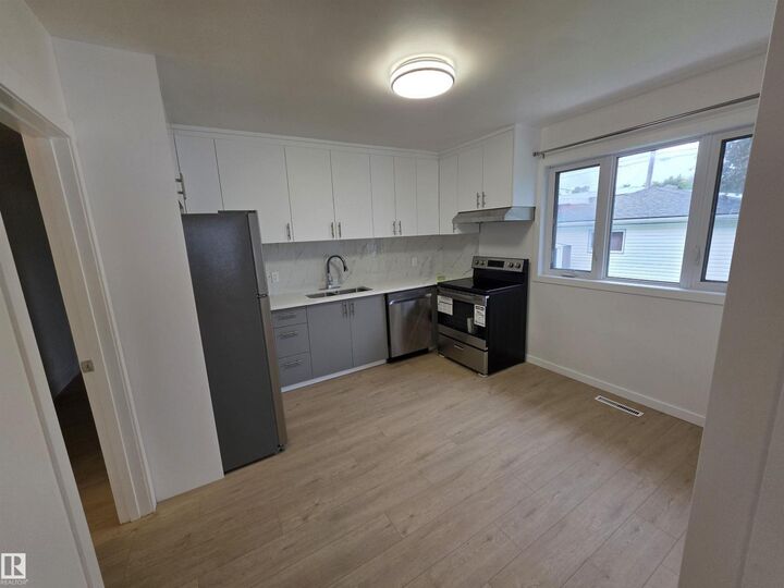Property Photo:  4021 117 Ave Av NW NW  AB T5W 0Y1 