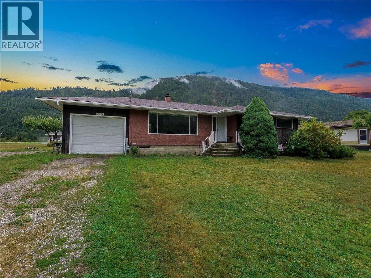 Property Photo:  2626 Shoreacres Road  BC V1N 4P8 