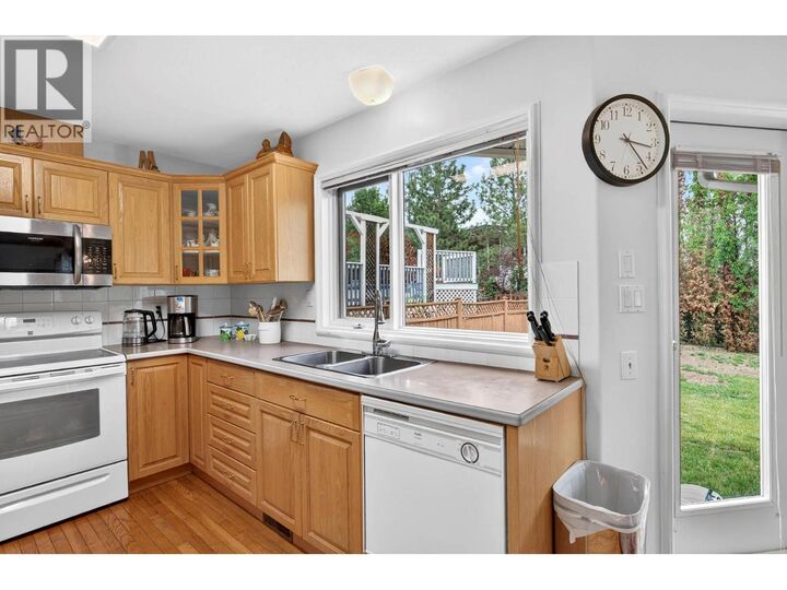 Property Photo:  2403 Parkview Drive  BC V2B 7H9 