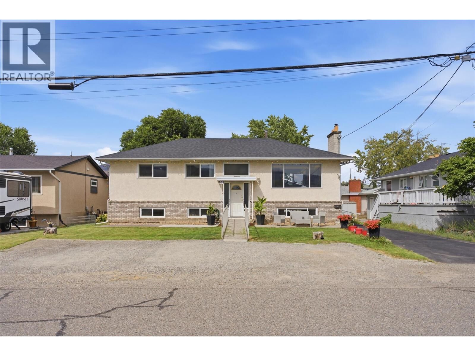 Property Photo:  908 Renfrew Avenue  BC V2B 3X5 