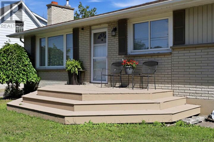 Property Photo:  214 Reid St  ON P6B 4T9 