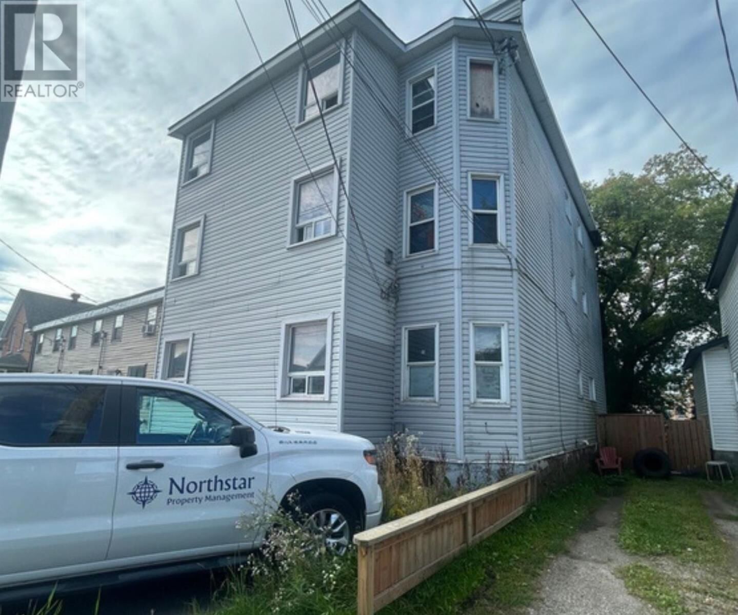 Property Photo:  427-429 Wellington St E  ON P6A 2M1 