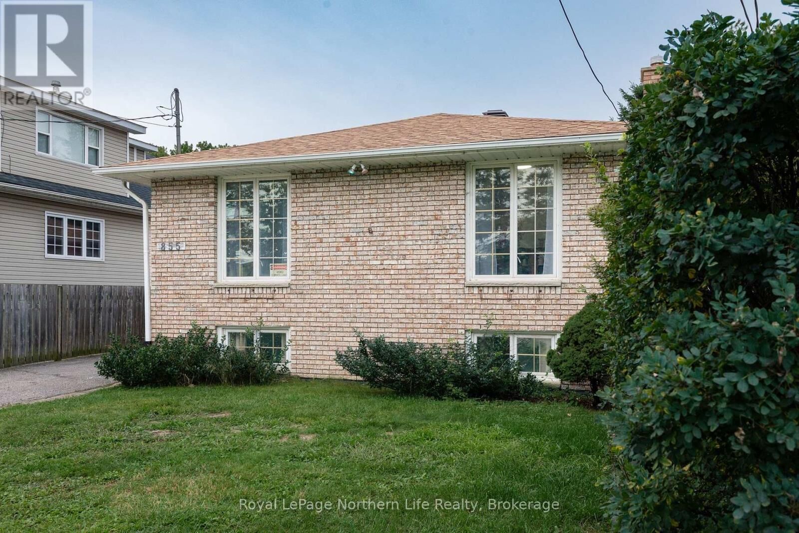 Property Photo:  855 Memorial Drive  ON P1A 1X9 