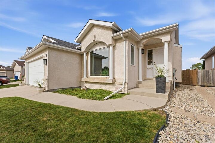 Property Photo: 16 Copperstone Crescent MB R2J 4G4