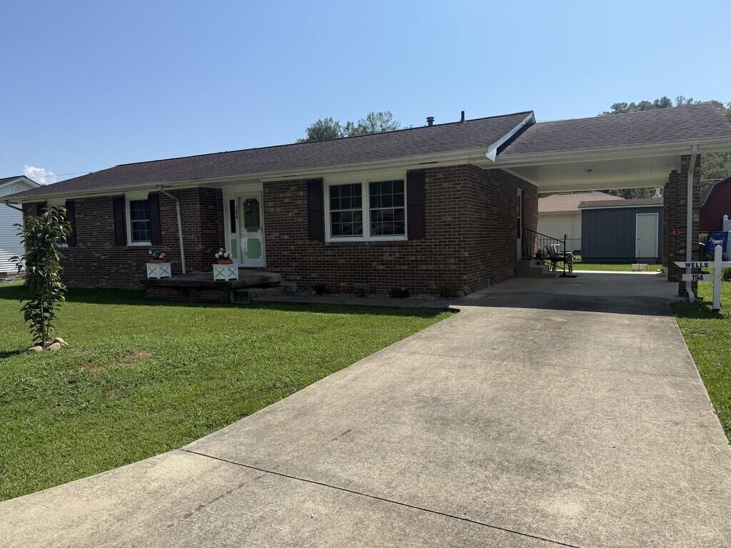 Property Photo:  194 Wallen Drive  KY 41265 