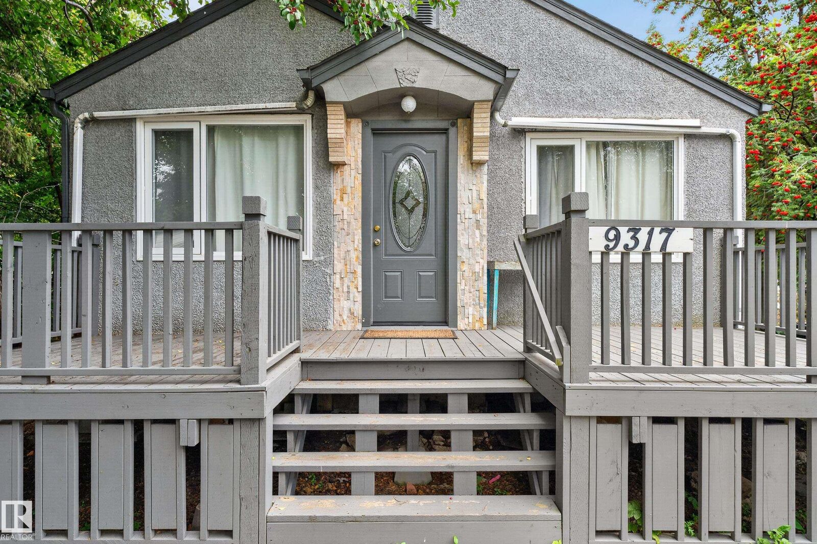 Property Photo:  9317 112 Avenue NW  AB T5G 0G5 