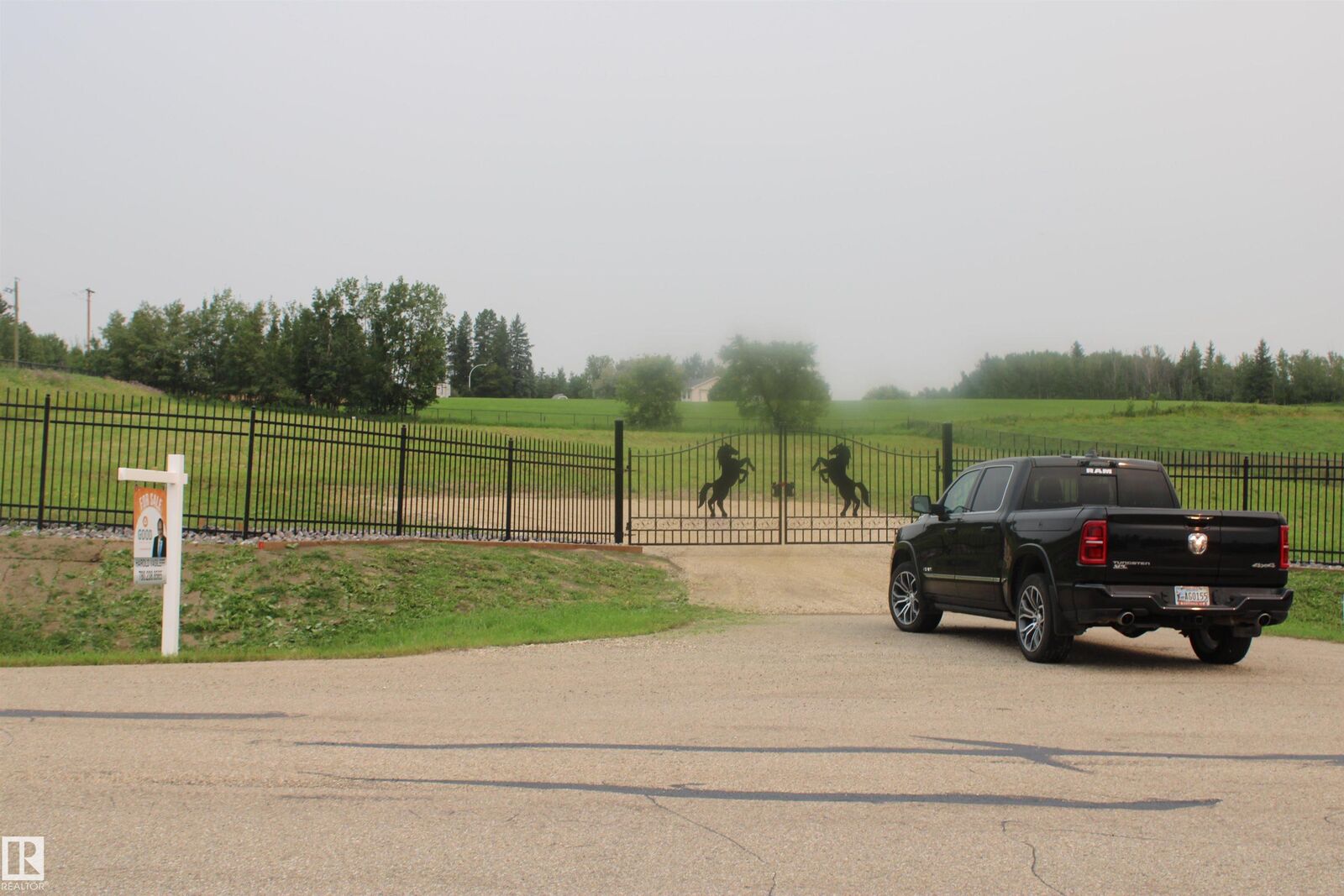 Property Photo:  53413 Rge Road 274 30  AB T7X 3R9 