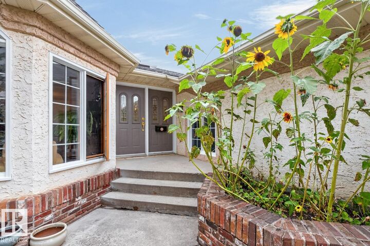 Property Photo:  14 Newport Drive  AB T8A 5L3 
