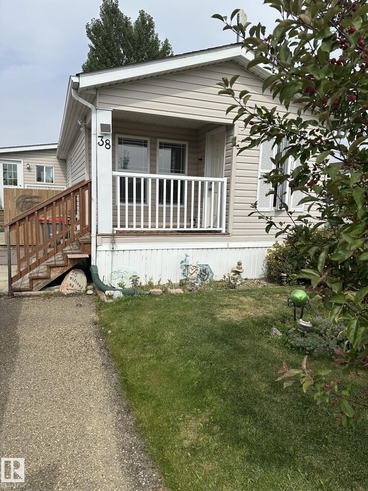 Property Photo:  38 Midland Road  AB T0C 1Z0 
