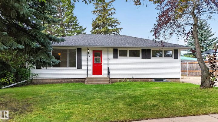 Property Photo: 2 Grandora Crescent AB T8N 0T9