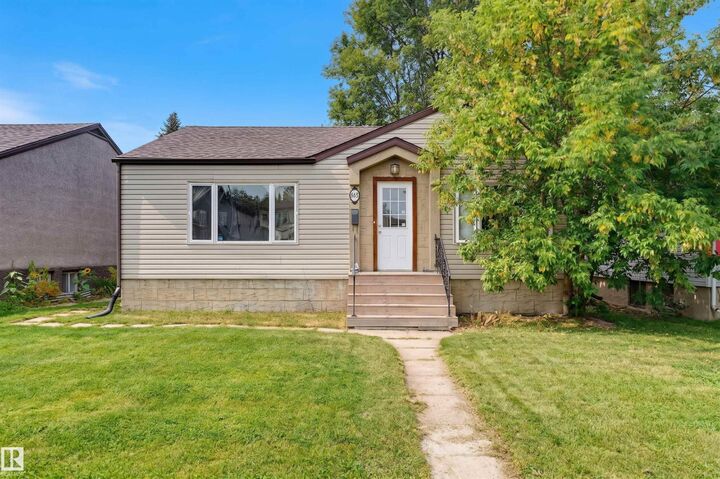 Property Photo:  10670 61 Avenue NW  AB T6H 1L7 