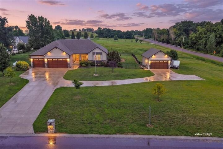 Property Photo:  18220 Prairie View Drive  KS 66086 