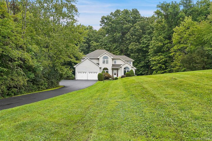 Property Photo:  18 Bray Farm Lane  NY 12590 