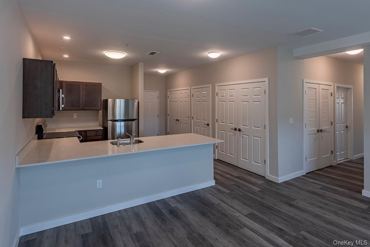 Property Photo:  87 N Chestnut Street 103  NY 12561 