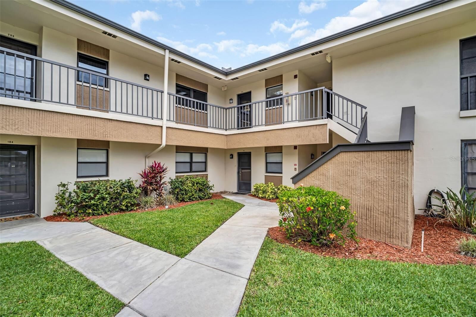 Property Photo: 2700 Nebraska Avenue 5-205 FL 34684