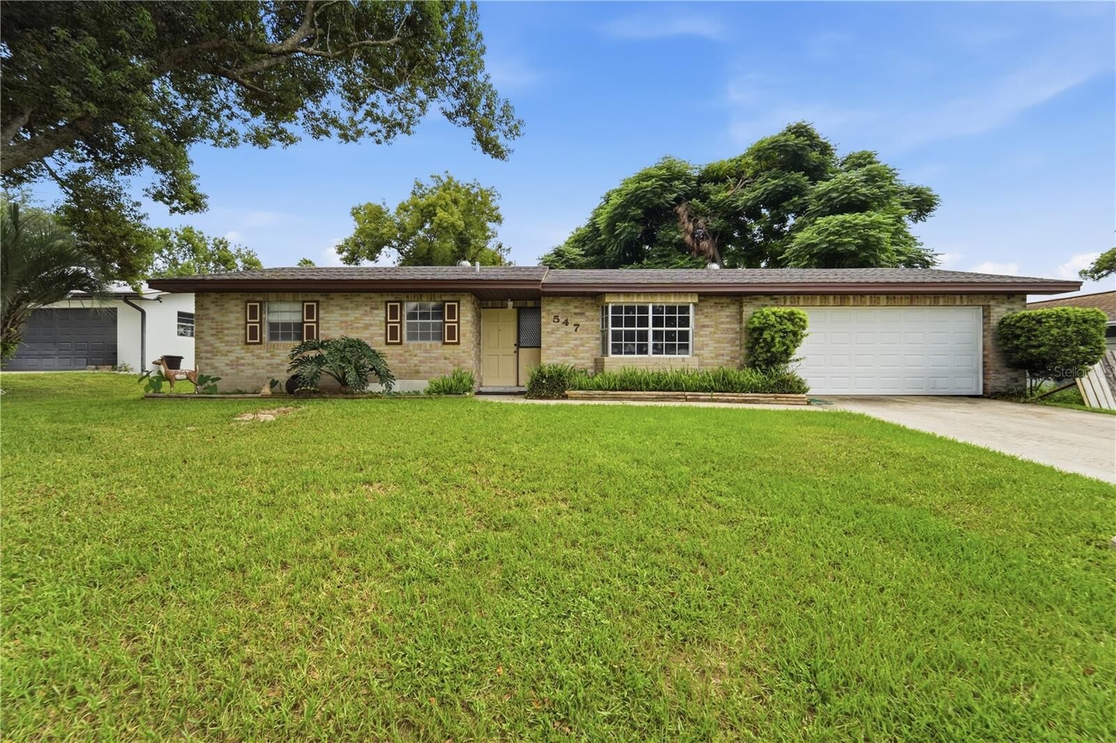 Property Photo:  547 Everett Street  FL 32725 