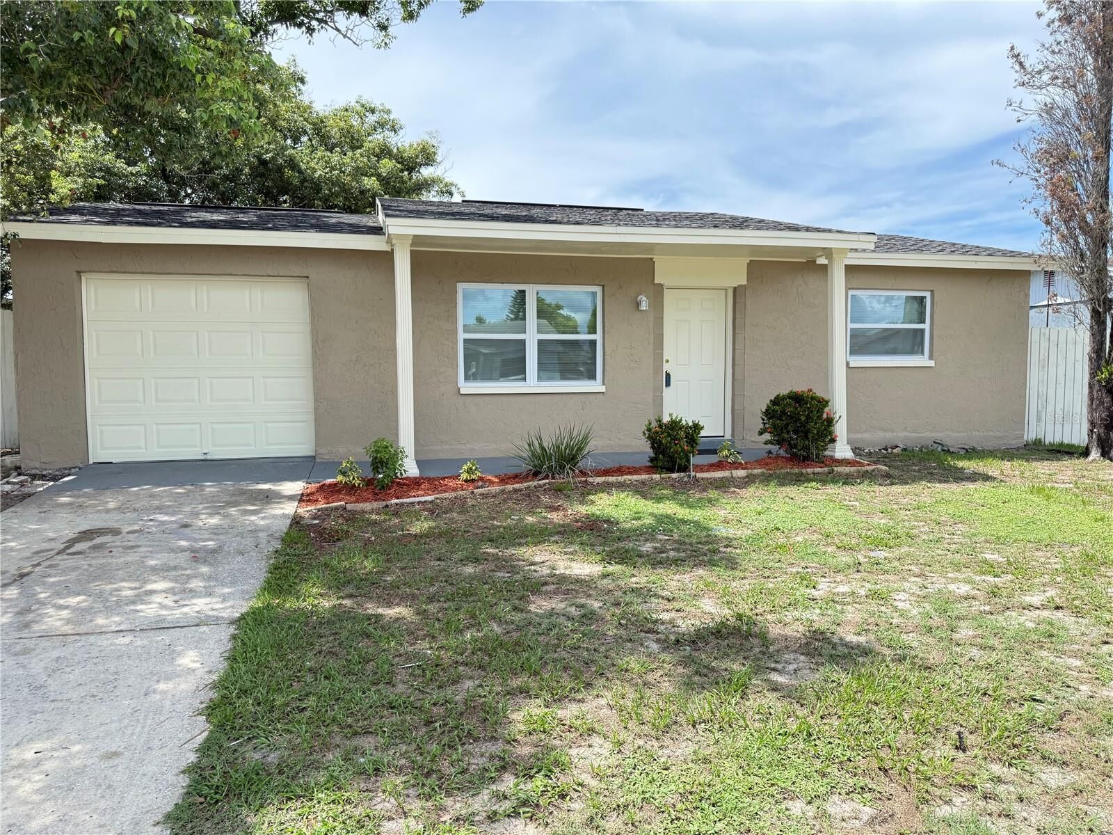 Property Photo:  9637 Marlinton Lane  FL 34668 