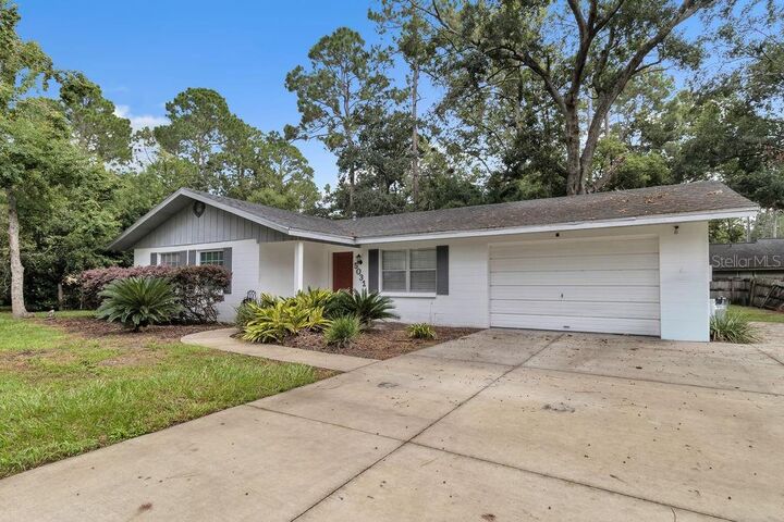 Property Photo:  5031 NW 28th Terrace  FL 32605 