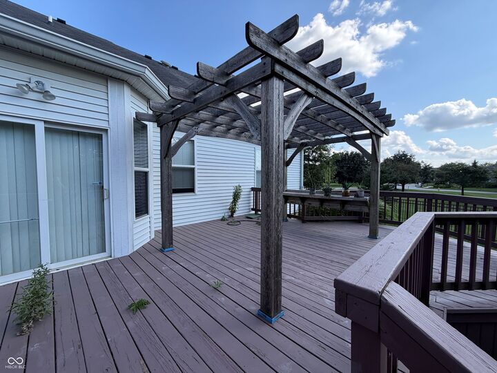 Property Photo:  