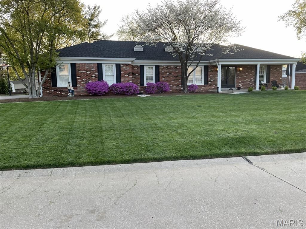 Property Photo: 315 Prince Towne Drive MO 63141