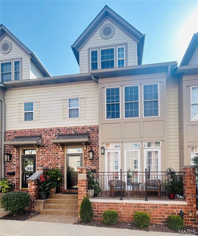 Property Photo:  212 Pullman Place  MO 63122 