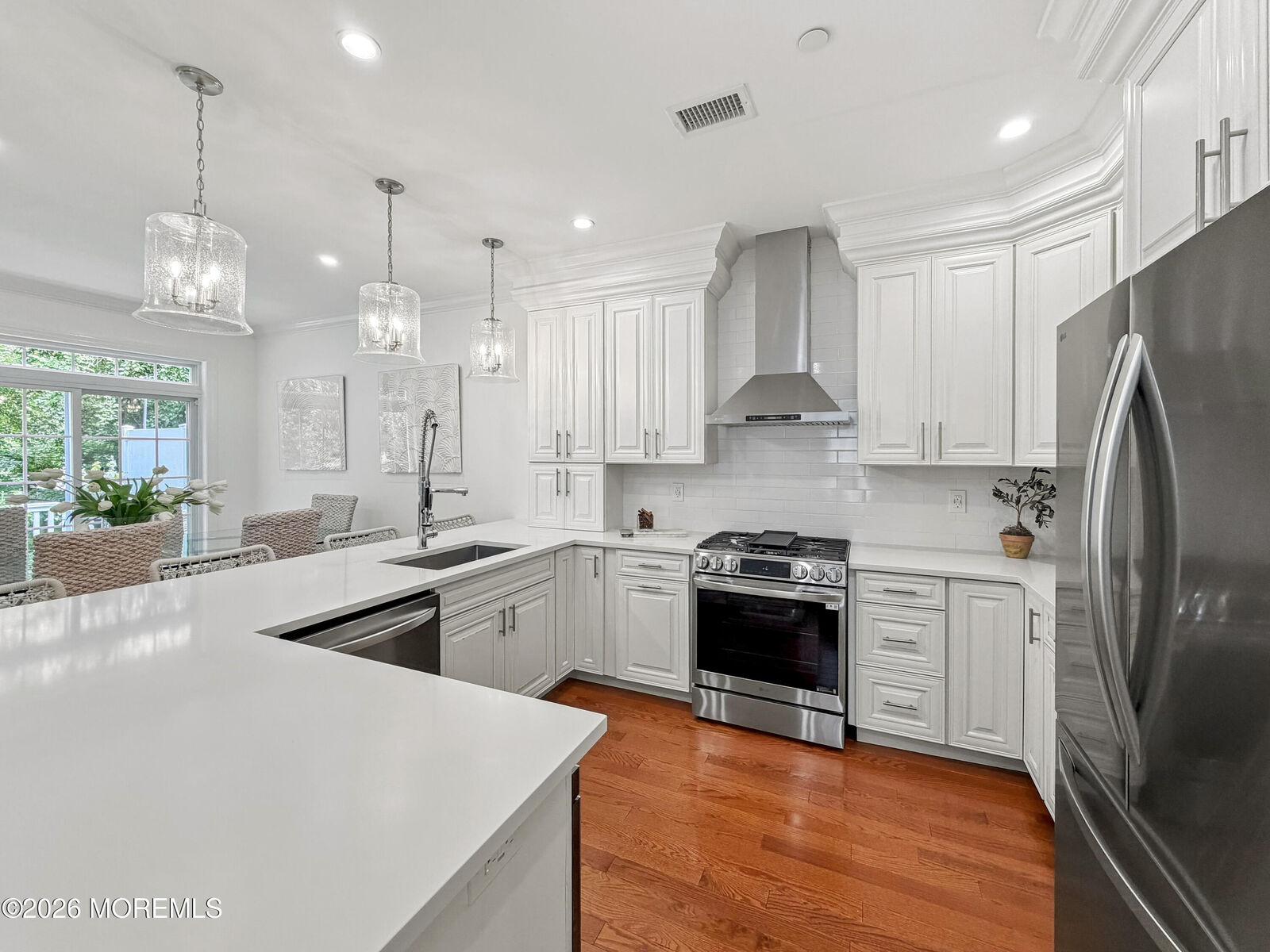 Property Photo:  6 Cottrell Court  NJ 08857 