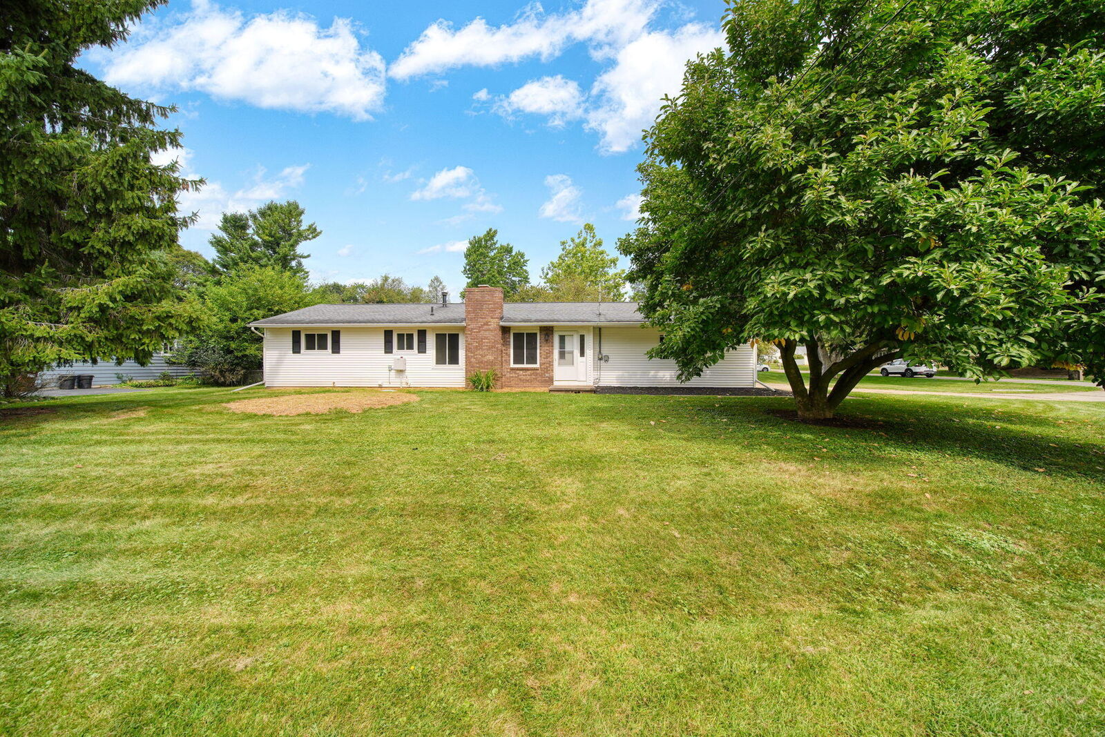Property Photo: 2814 Harben Street MI 49203