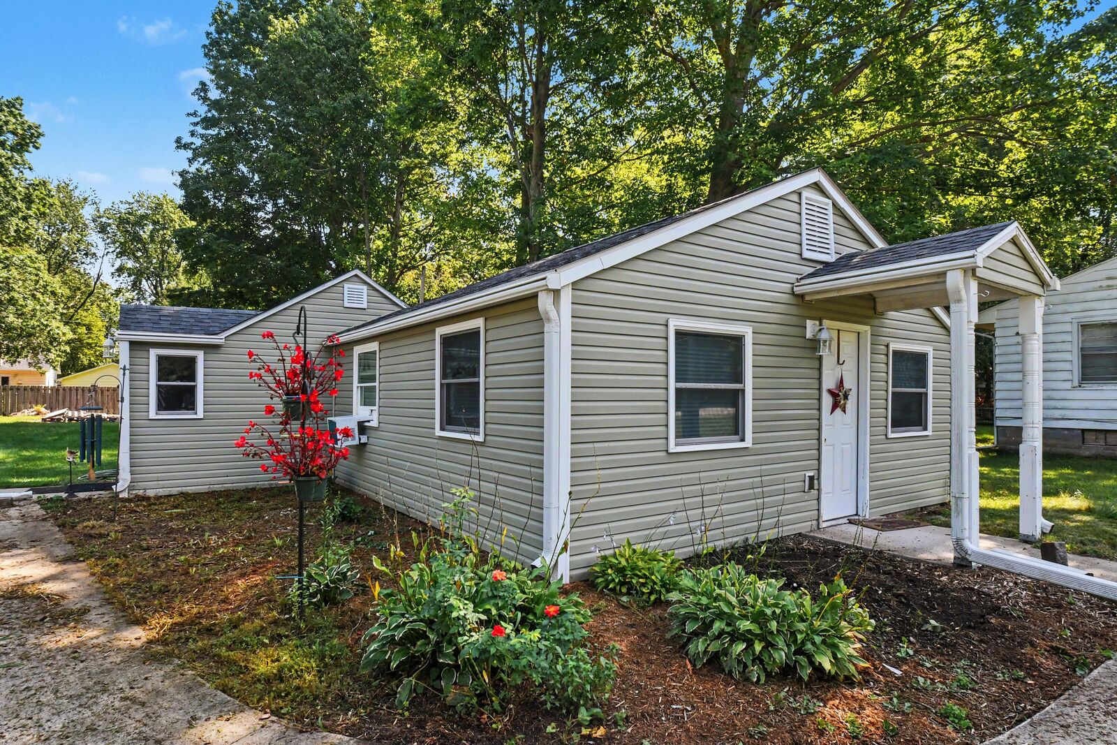 Property Photo: 3011 Lincoln Avenue MI 49085