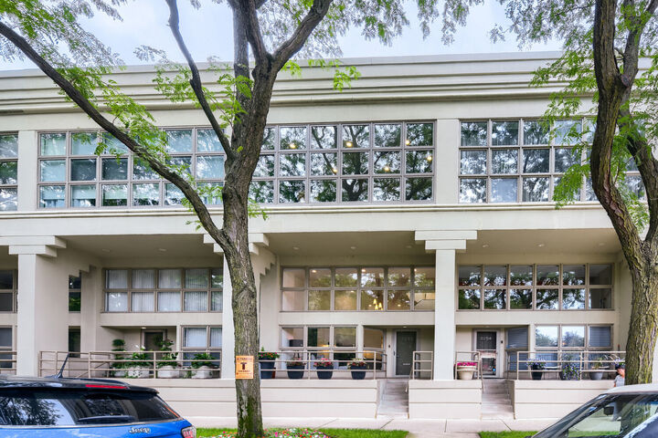 Property Photo: 2252 N Lakewood Avenue IL 60614
