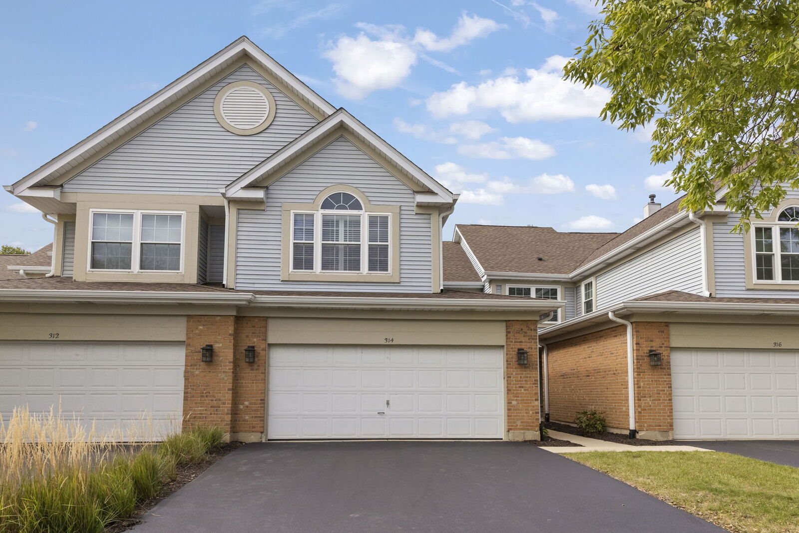 Property Photo: 314 Cimarron Road IL 60148