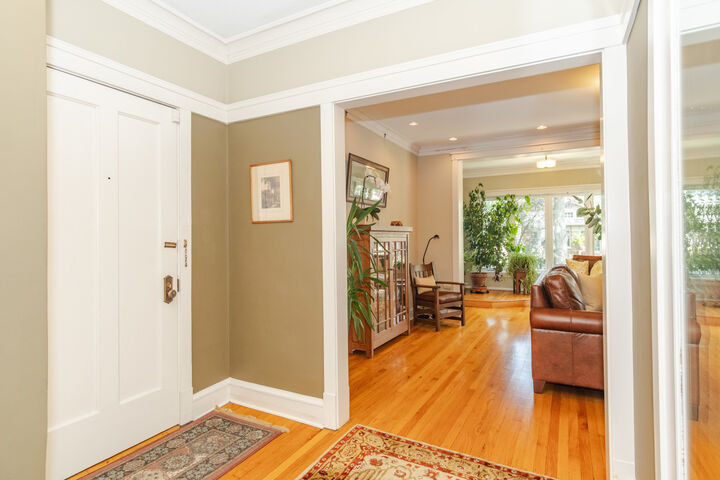 Property Photo:  4724 N Sacramento Avenue  IL 60625 