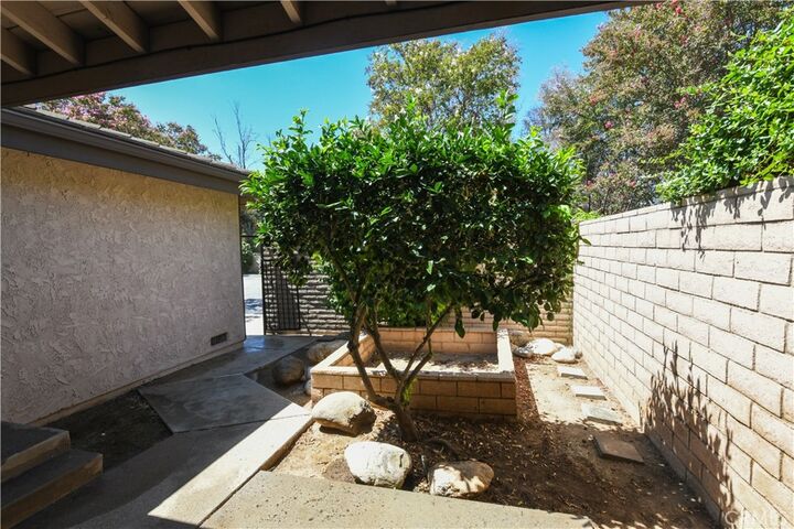 Property Photo:  5468 Apricot Lane  CA 92506 