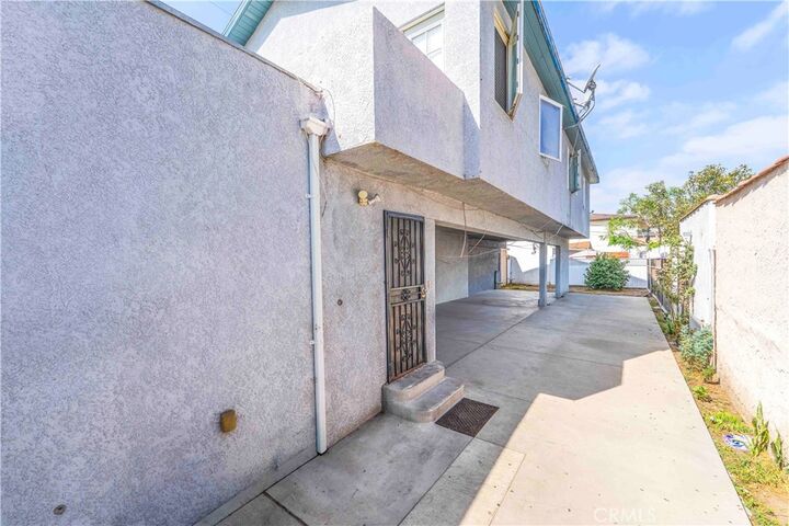 Property Photo:  8463 S Halldale  CA 90047 