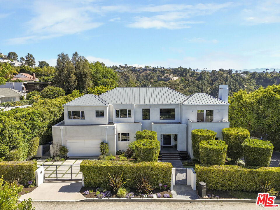 Property Photo:  1116 Linda Flora Drive  CA 90049 