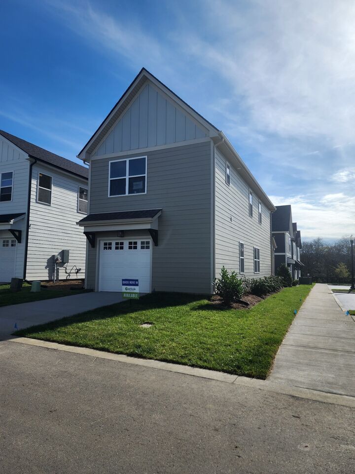 Property Photo:  416 Queen Ln  TN 37066 