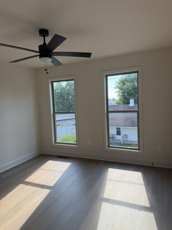 Property Photo:  196 10th Ave W 196  TN 37172 