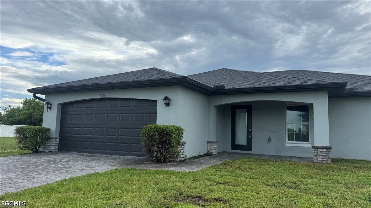 Property Photo:  1736 NE 1st Avenue  FL 33909 