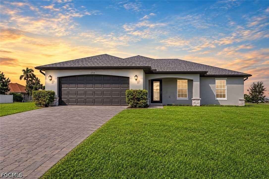 Property Photo:  1736 NE 1st Avenue  FL 33909 