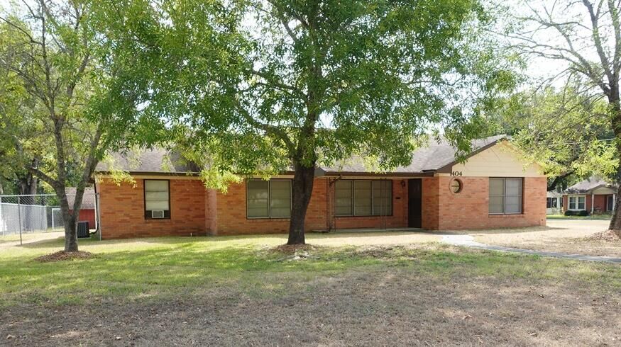 Property Photo:  1404 Clinton Rd  TX 75901 
