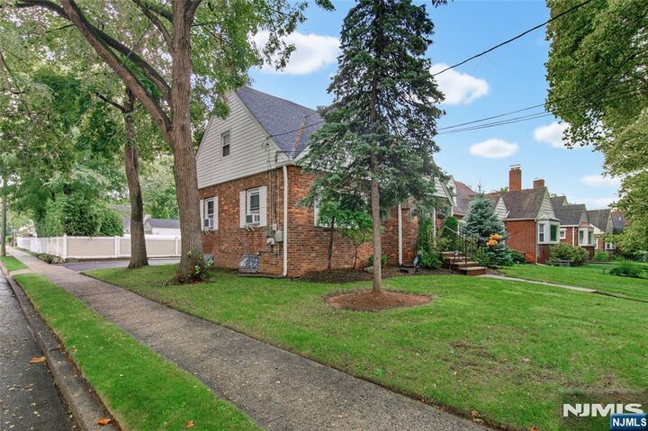 Property Photo:  83 Fairfield Street  NJ 07631 