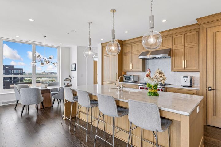 Property Photo: 1111 W River Parkway 18D MN 55415