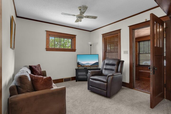 Property Photo:  161 King Street W  MN 55107 