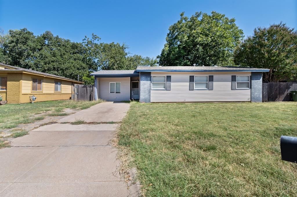 Property Photo:  756 Thomas Avenue  TX 76053 